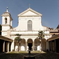 San Clemente Fassade im Innenhof